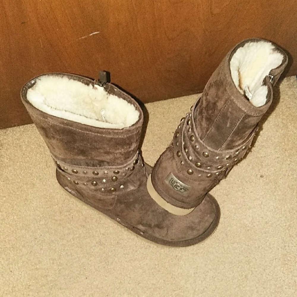 UGG